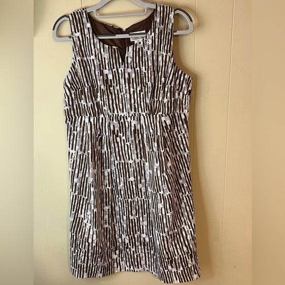 Bobbie Bee Women sleeveless Brown and White abstract dress. Size 12p - Picture 1 of 13